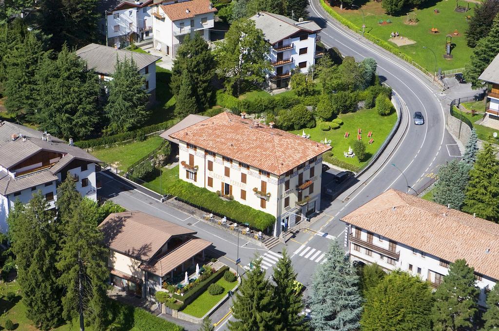 Hotel Ferrari Castione della Presolana Bagian luar foto